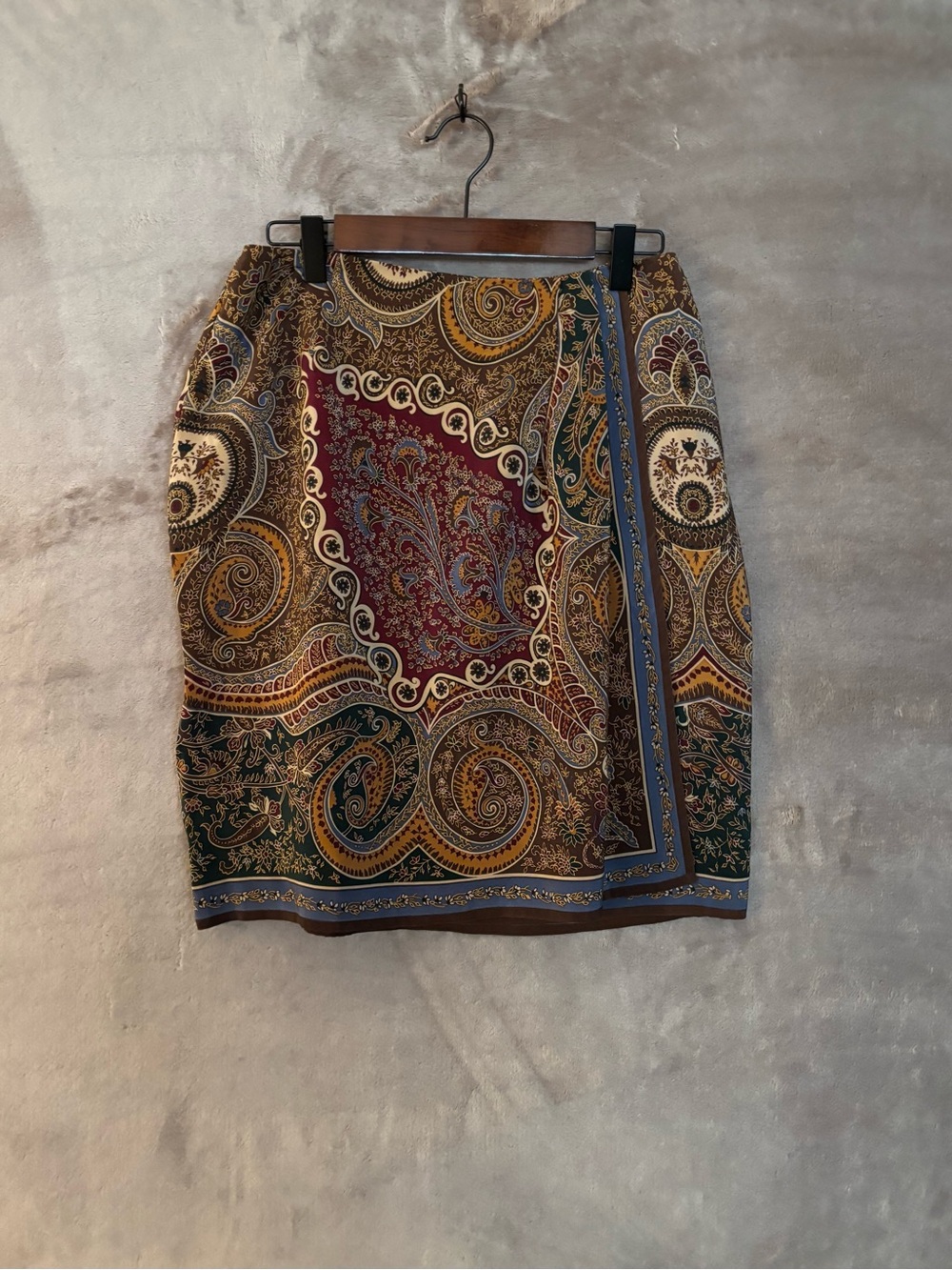 TheoMiles Skirt Women’s Size 10P Paisley Pencil Skirt in Burgundy and Gold